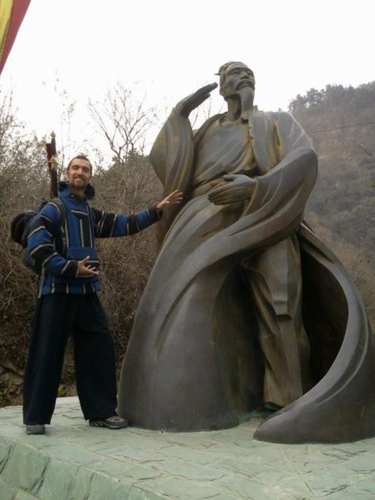 statue